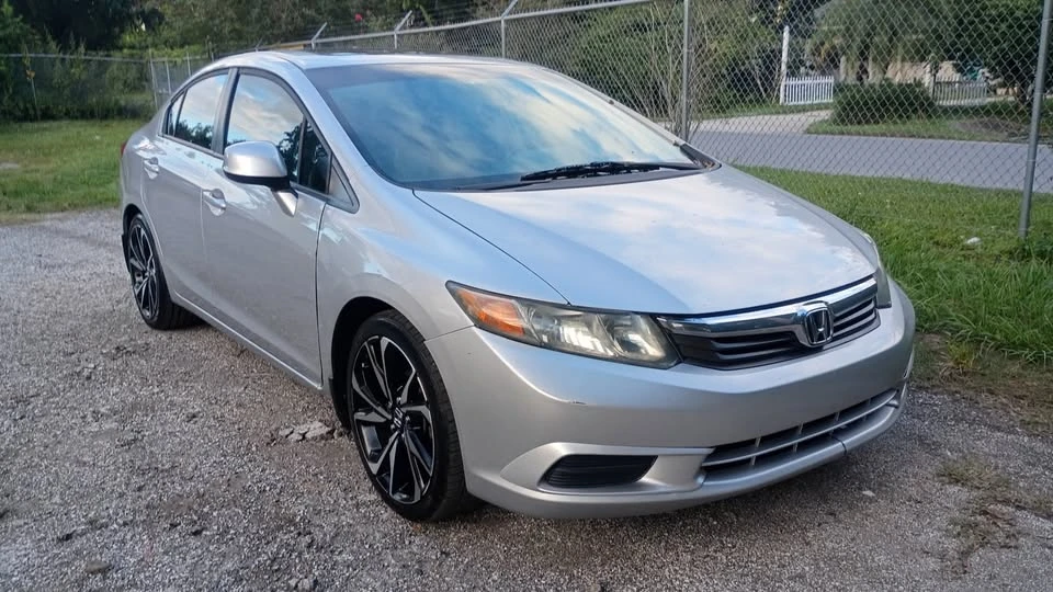 2012 Honda Civic 9th Gen - Image 2 of 17