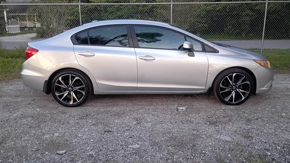 2012 Honda Civic 9th Gen - Image 2 of 17