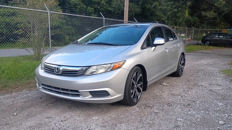 2012 Honda Civic 9th Gen - Image 3 of 17
