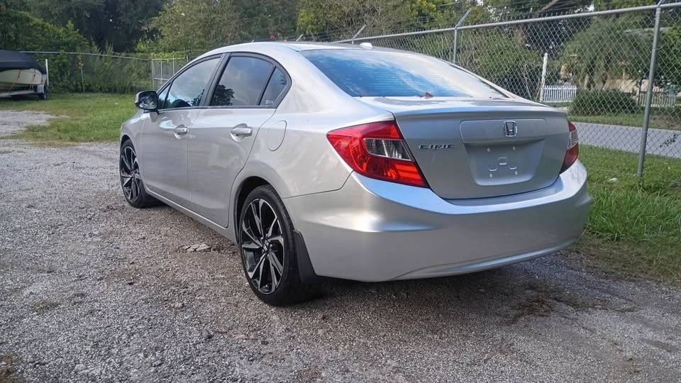 2012 Honda Civic 9th Gen - Image 5 of 17