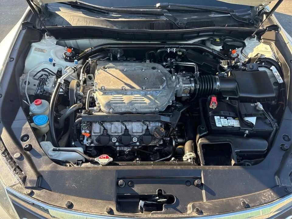 2012 Honda Accord 8th Gen - Image 11 of 19