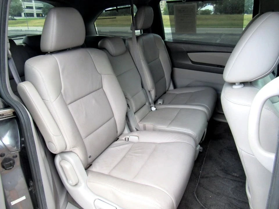 2012 Honda Odyssey - Image 11 of 16