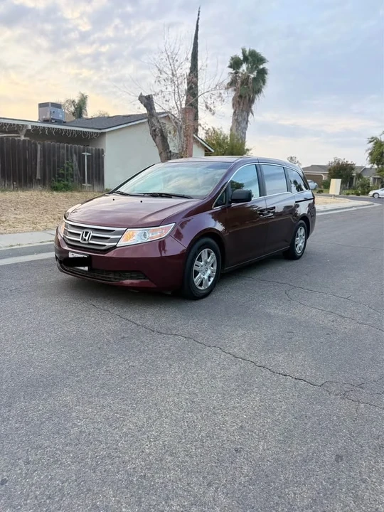 2012 Honda Odyssey - Image 2 of 10