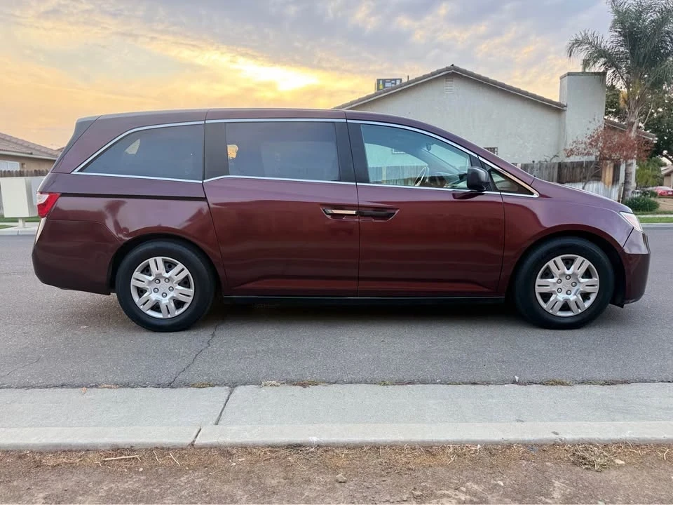 2012 Honda Odyssey - Image 12 of 15