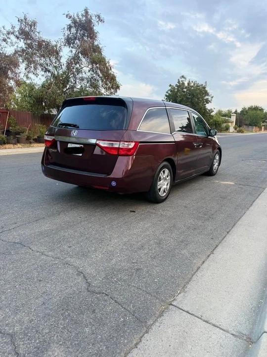 2012 Honda Odyssey - Image 3 of 10