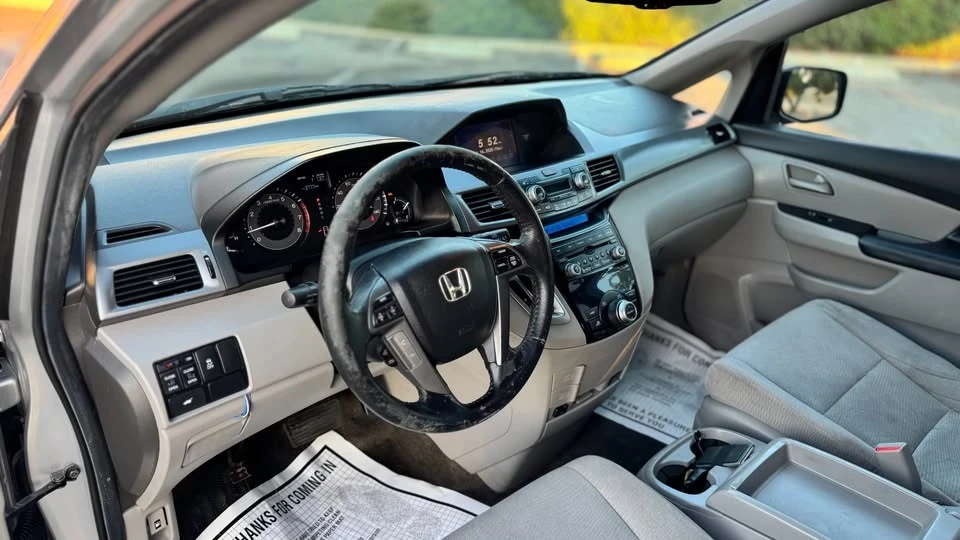 2012 Honda Odyssey - Image 10 of 15