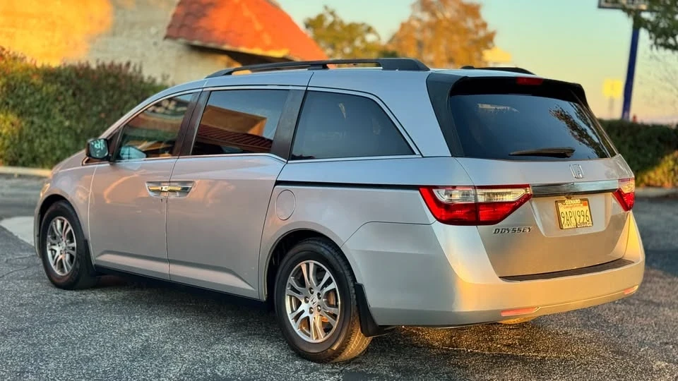2012 Honda Odyssey - Image 12 of 15