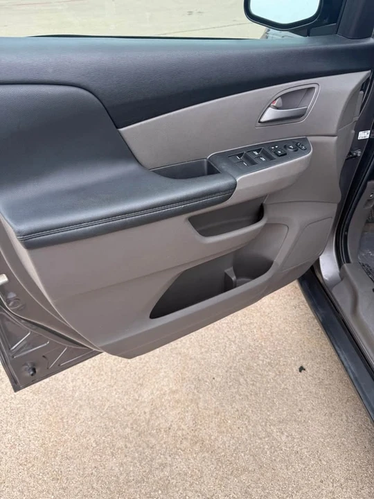 2012 Honda Odyssey - Image 11 of 17
