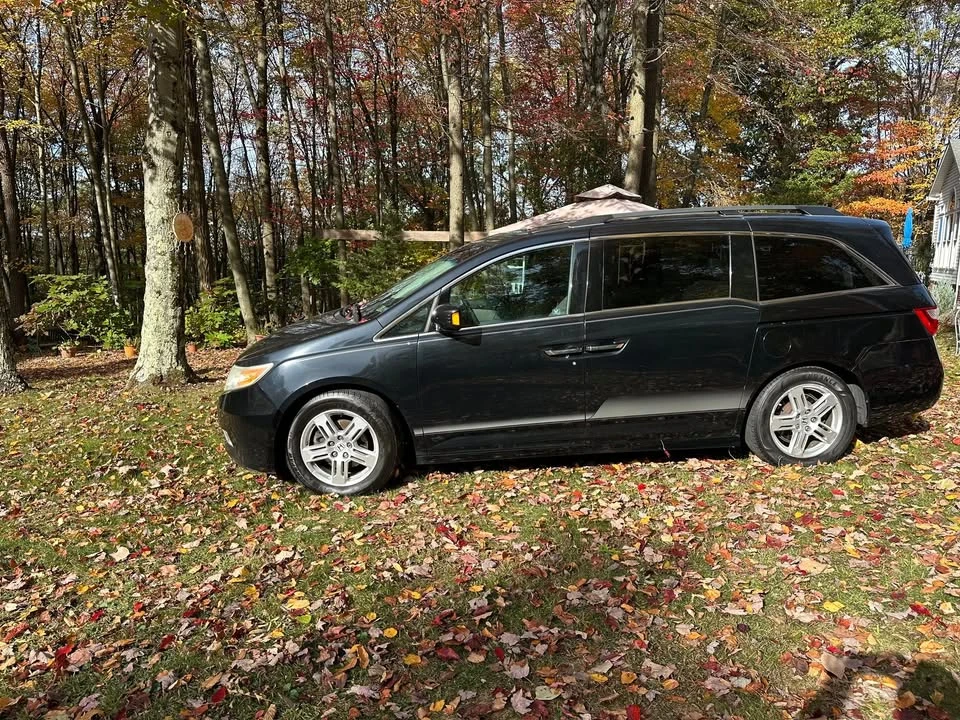 2012 Honda Odyssey - Image 2 of 10