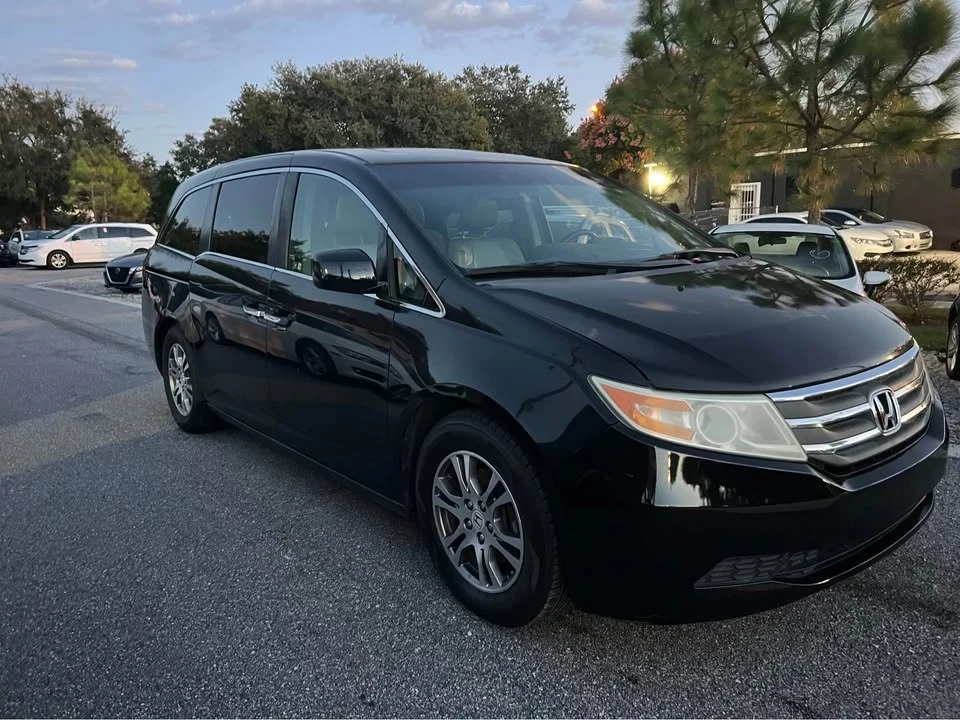 2012 Honda Odyssey - Image 2 of 13