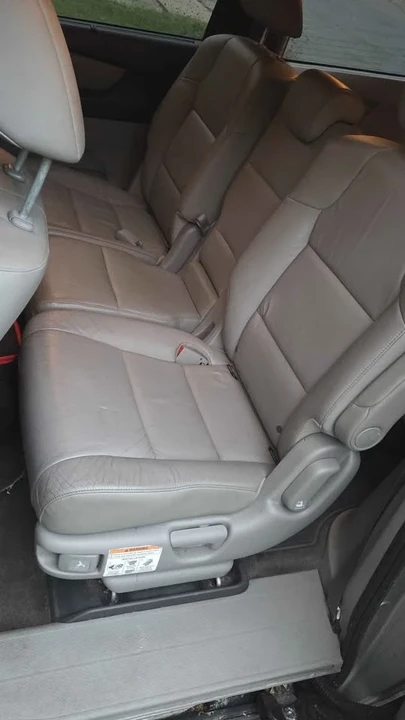 2012 Honda Odyssey - Image 11 of 16