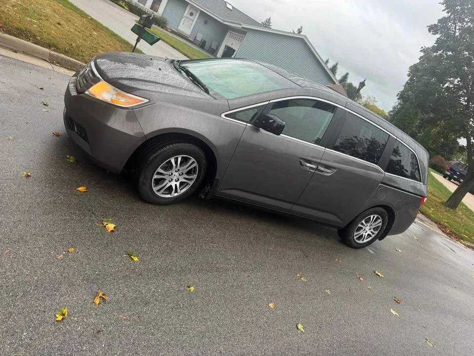 2012 Honda Odyssey - Image 2 of 9