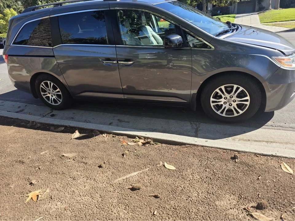 2012 Honda Odyssey - Image 3 of 11