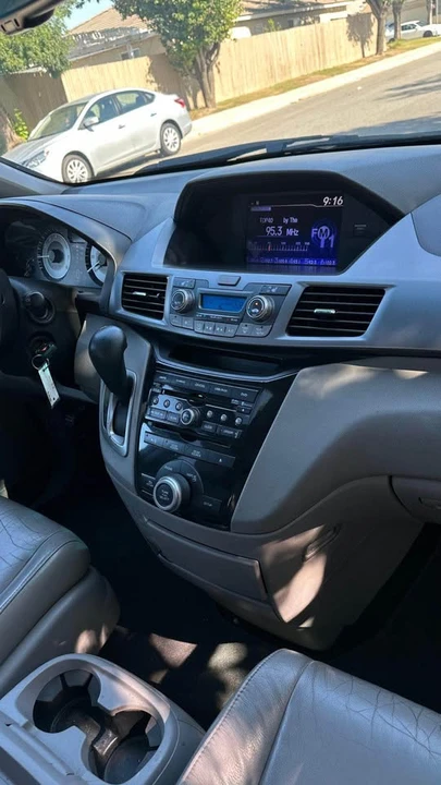 2012 Honda Odyssey - Image 4 of 11