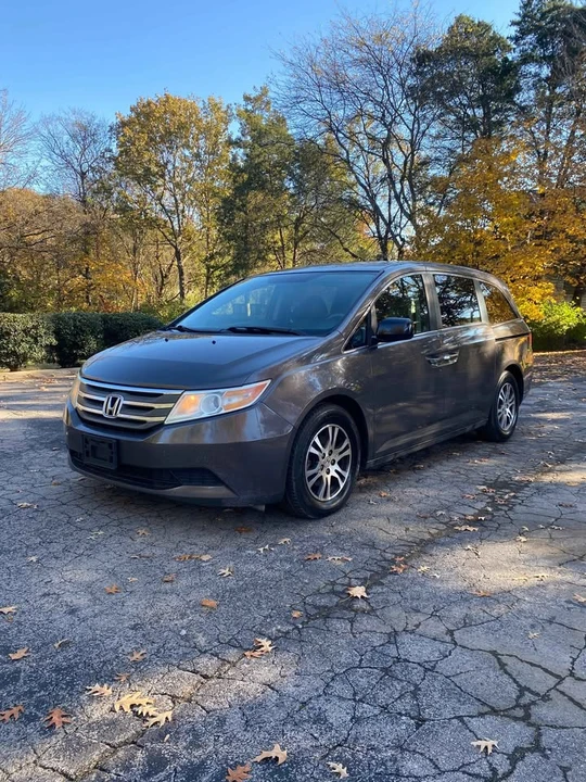 2012 Honda Odyssey - Image 2 of 10