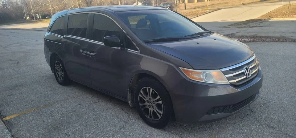 2012 Honda Odyssey - Image 2 of 16