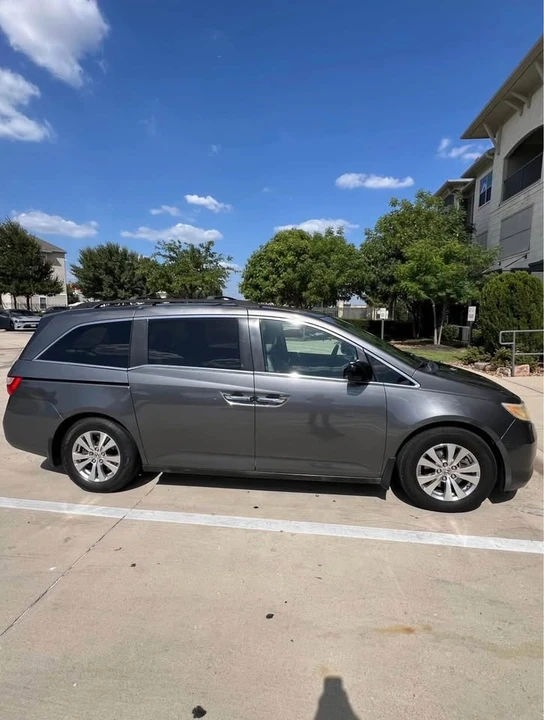 2012 Honda Odyssey - Image 2 of 4