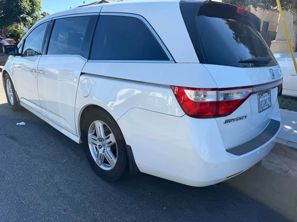 2012 Honda Odyssey - Image 2 of 5