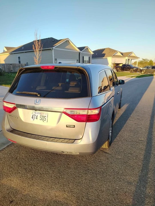2012 Honda Odyssey - Image 2 of 11