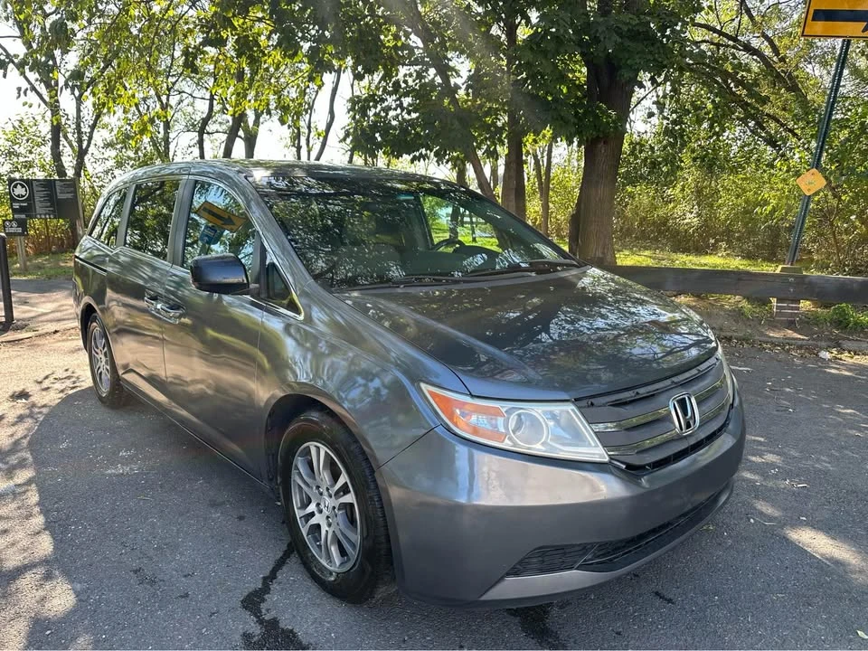 2012 Honda Odyssey - Image 2 of 14