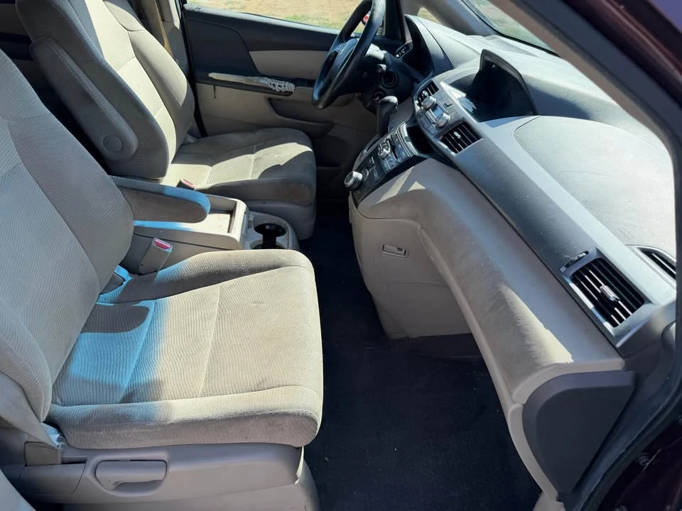 2012 Honda Odyssey - Image 11 of 16