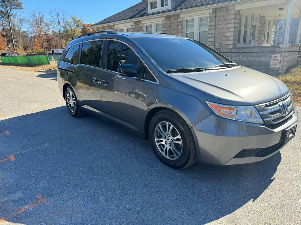 2012 Honda Odyssey - Image 2 of 8