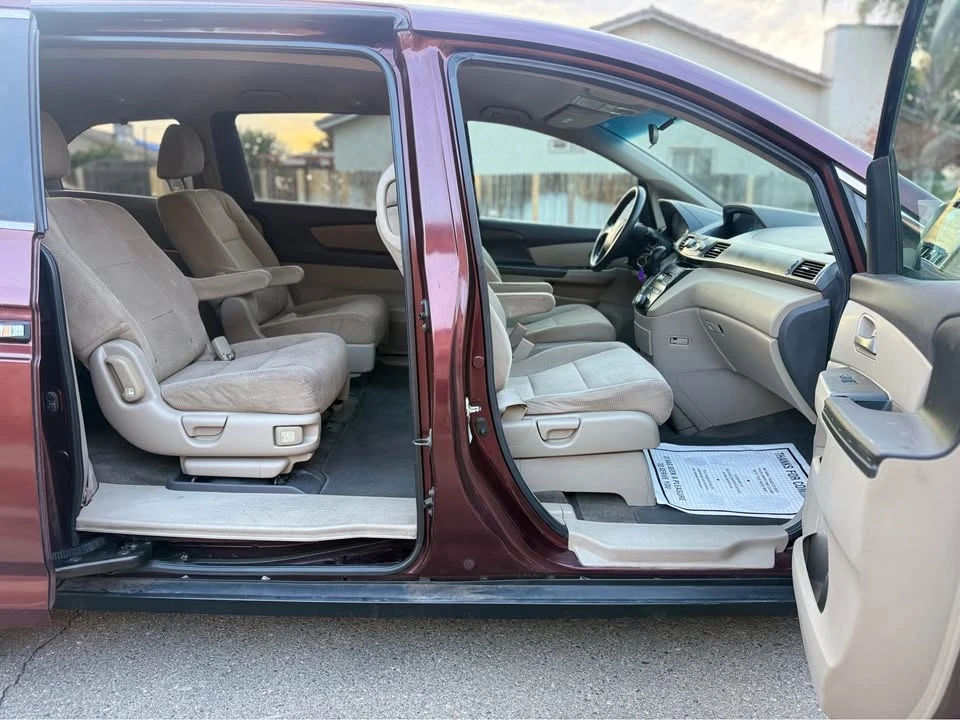 2012 Honda Odyssey - Image 13 of 14