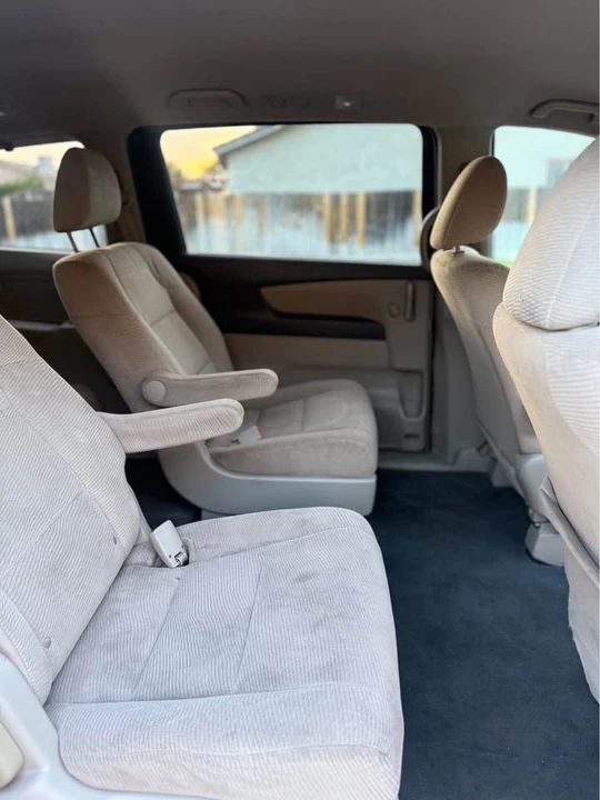 2012 Honda Odyssey - Image 11 of 14