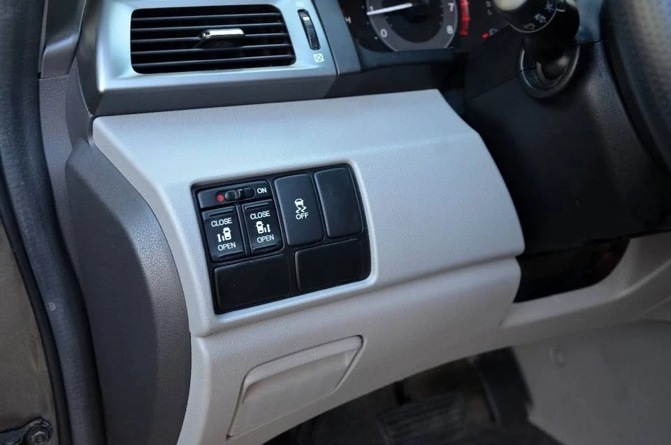 2012 Honda Odyssey - Image 15 of 20