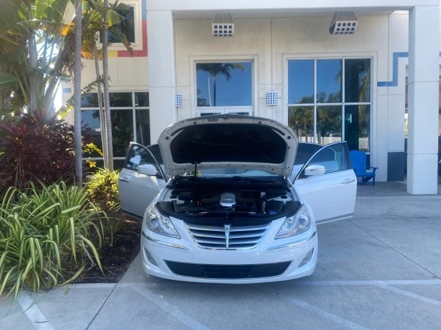 2012 Hyundai Genesis - Image 17 of 21
