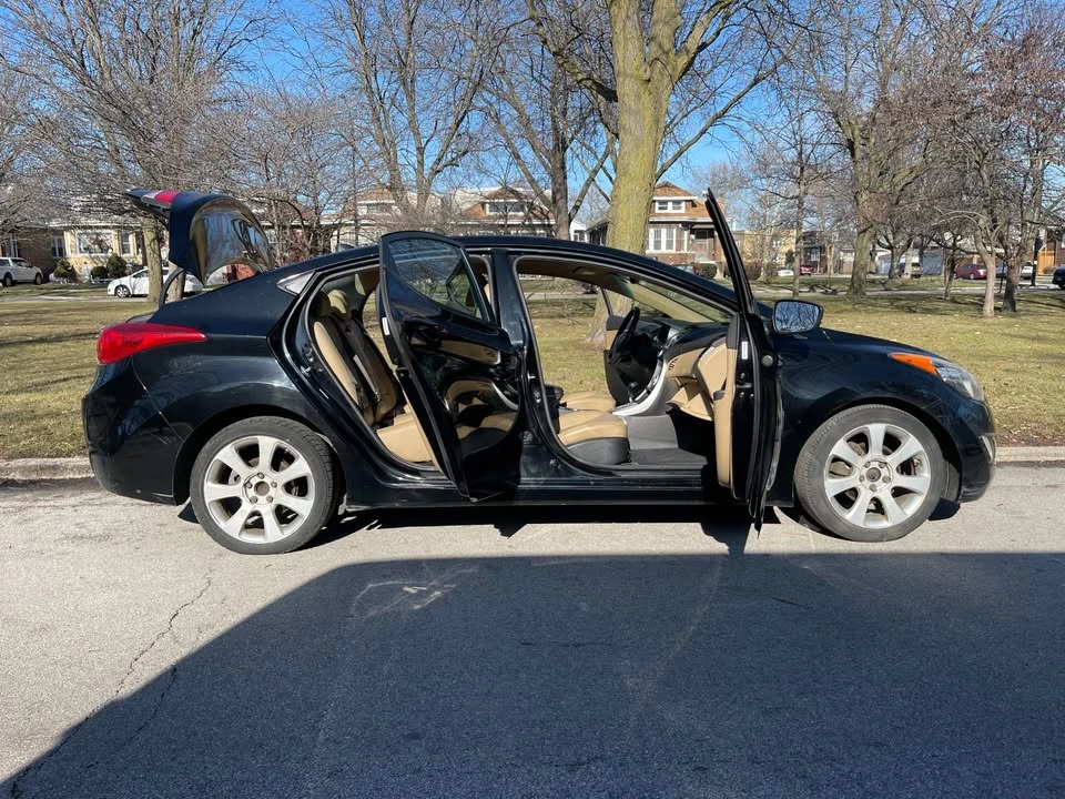 2012 Hyundai Elantra - Image 11 of 19