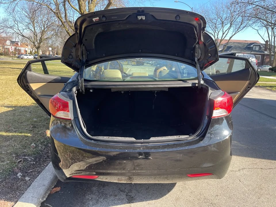 2012 Hyundai Elantra - Image 10 of 19