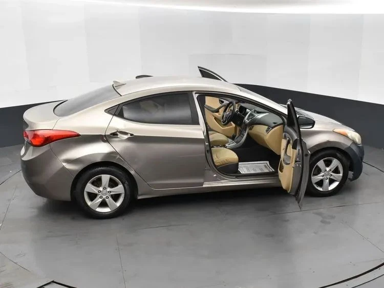 2012 Hyundai Elantra - Image 6 of 12