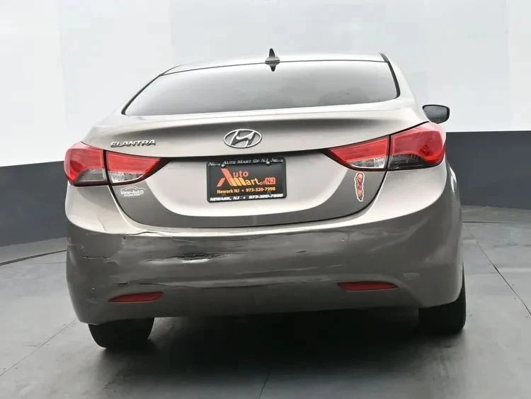 2012 Hyundai Elantra - Image 8 of 12