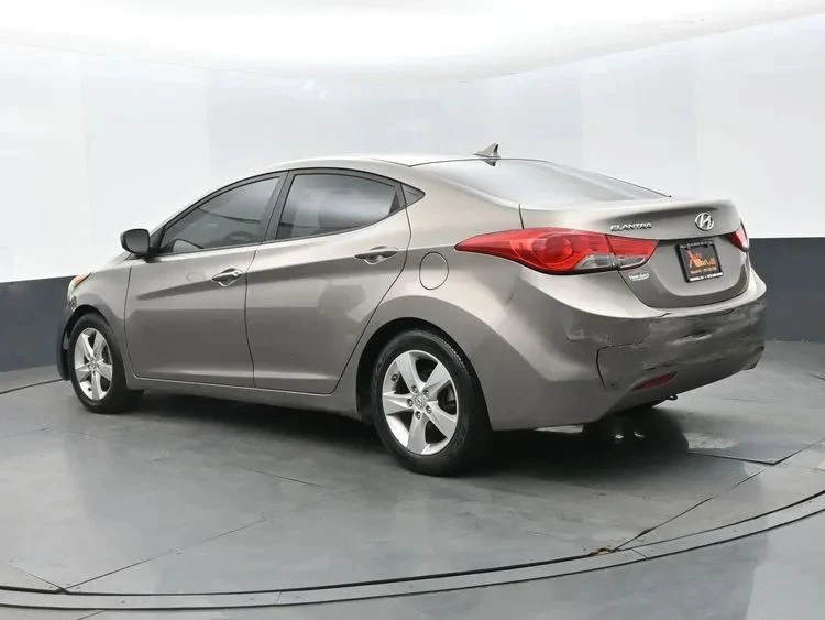 2012 Hyundai Elantra - Image 9 of 12