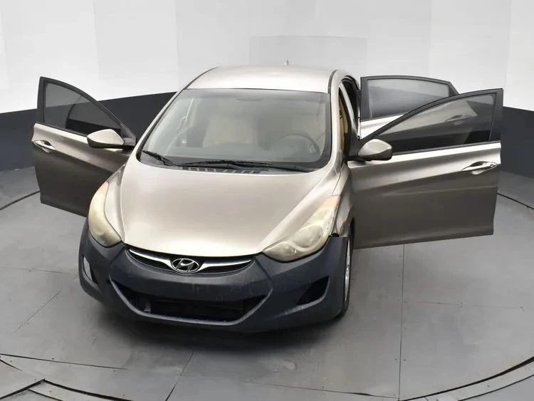 2012 Hyundai Elantra - Image 10 of 12