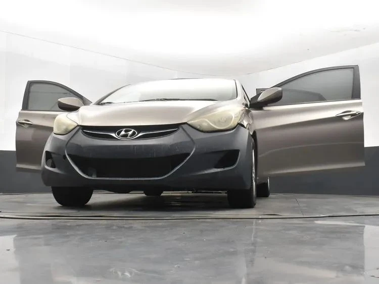 2012 Hyundai Elantra - Image 11 of 12