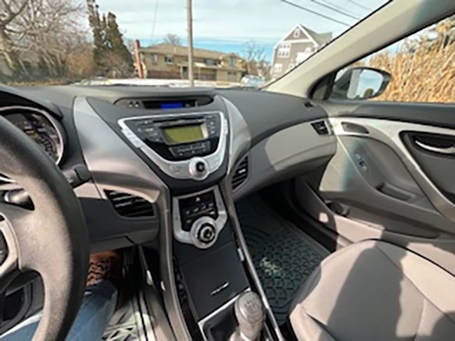 2012 Hyundai Elantra - Image 10 of 18