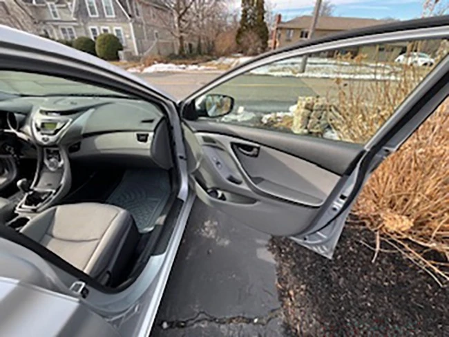 2012 Hyundai Elantra - Image 16 of 18