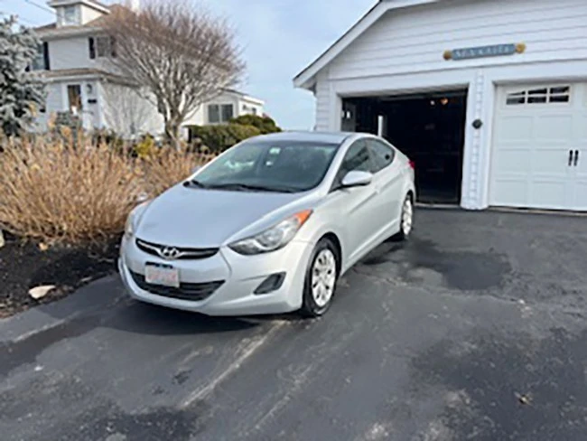 2012 Hyundai Elantra - Image 2 of 18