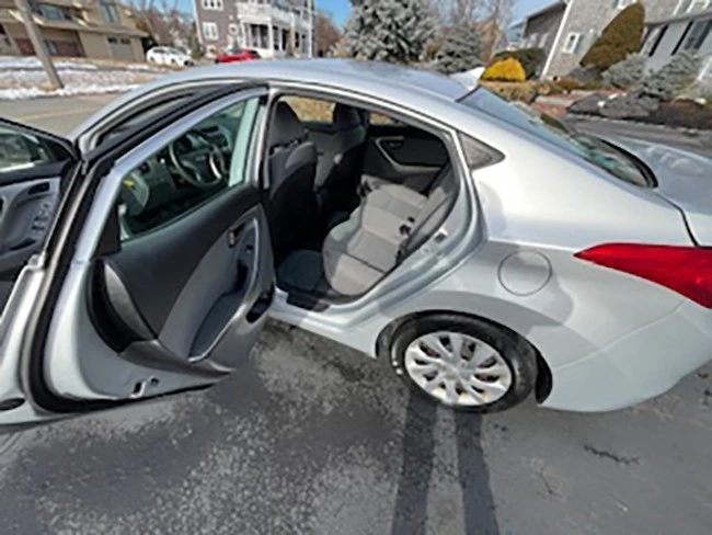 2012 Hyundai Elantra - Image 12 of 18