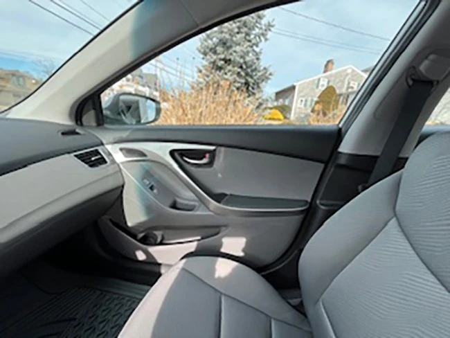 2012 Hyundai Elantra - Image 11 of 18