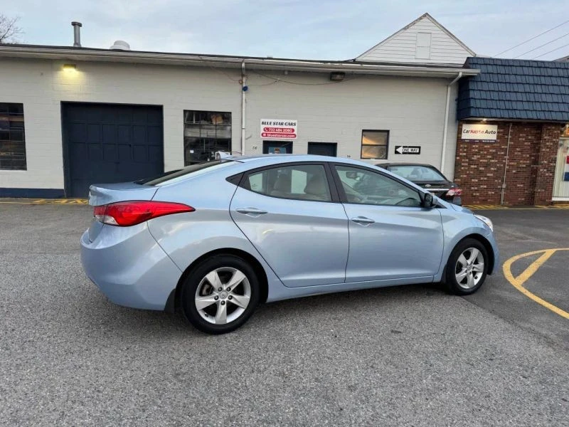 2012 Hyundai Elantra - Image 11 of 12