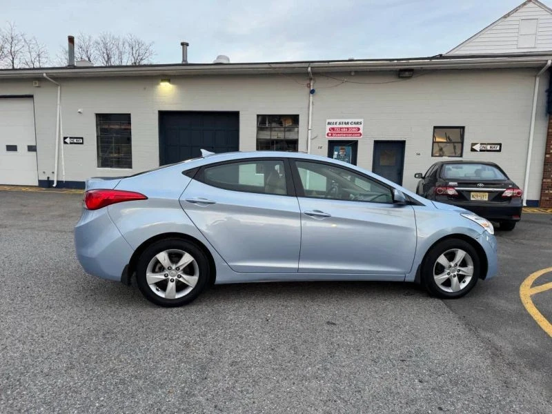 2012 Hyundai Elantra - Image 10 of 12