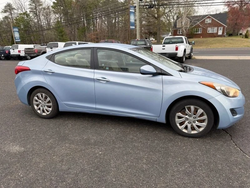 2012 Hyundai Elantra - Image 8 of 12