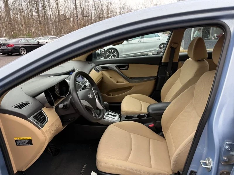 2012 Hyundai Elantra - Image 11 of 12