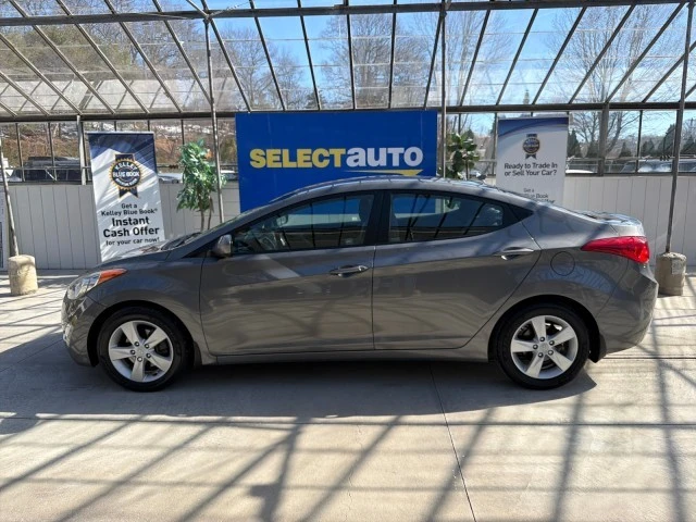 2012 Hyundai Elantra - Image 10 of 21