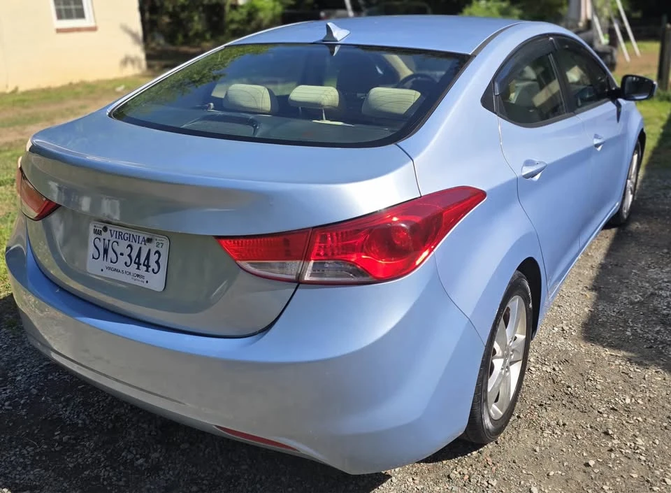 2012 Hyundai Elantra - Image 9 of 11