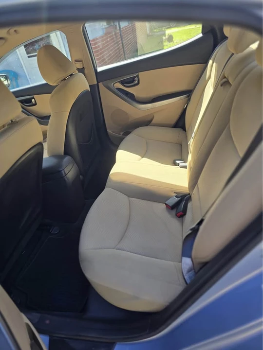 2012 Hyundai Elantra - Image 10 of 11