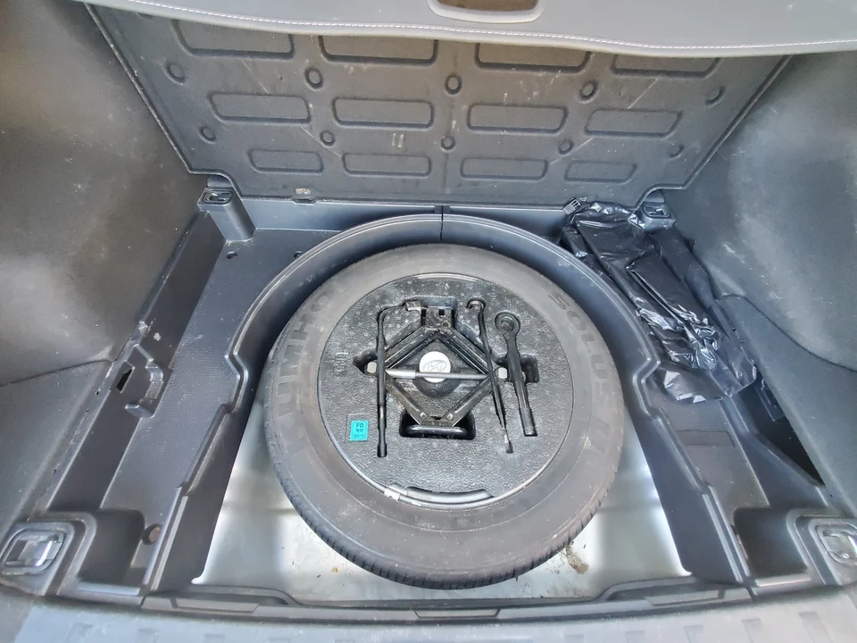 2012 Hyundai Elantra - Image 12 of 16